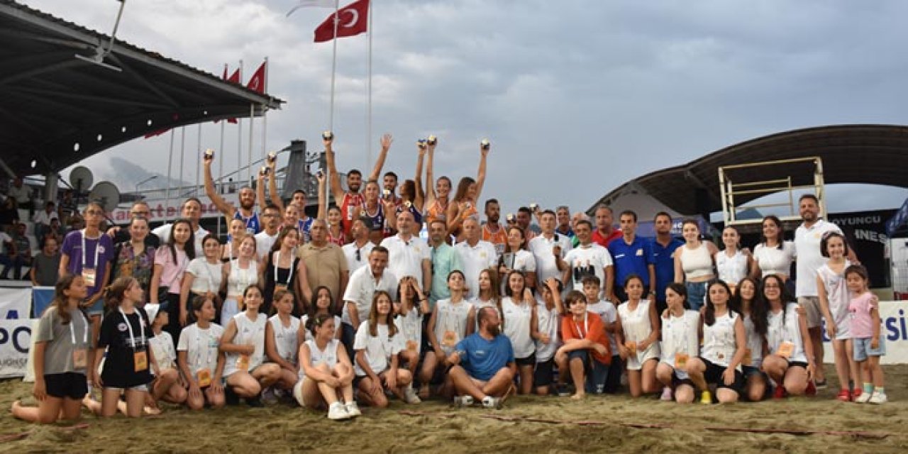 Artvin'de "25. Yıl Hopa Plaj Voleybolu Uluslararası Özel Turnuvası"