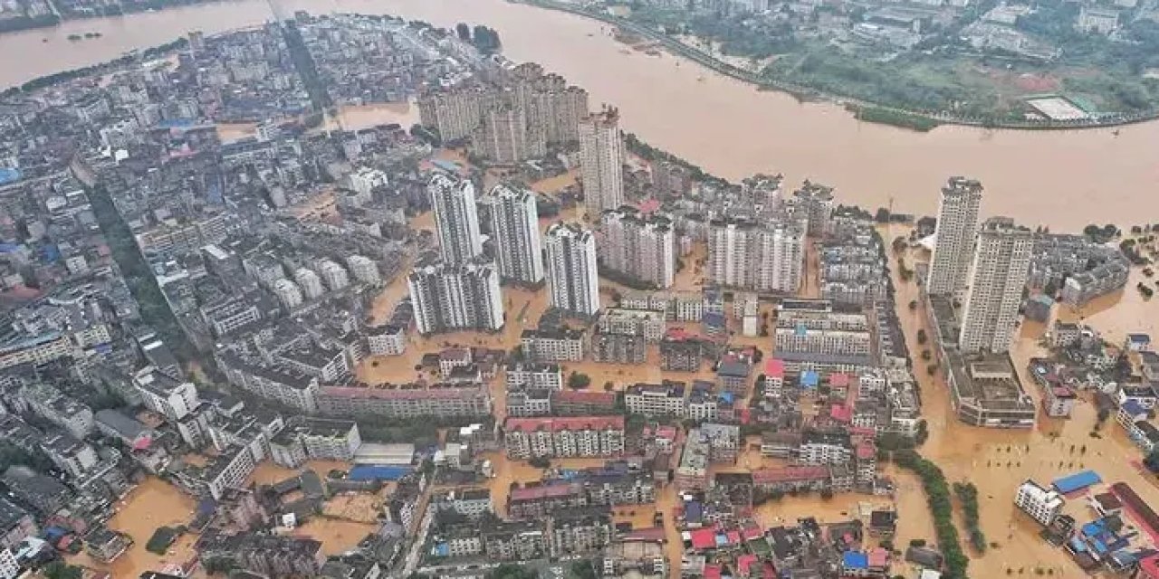 Çin'de köprü çöktü! 12 ölü, 31 kayıp