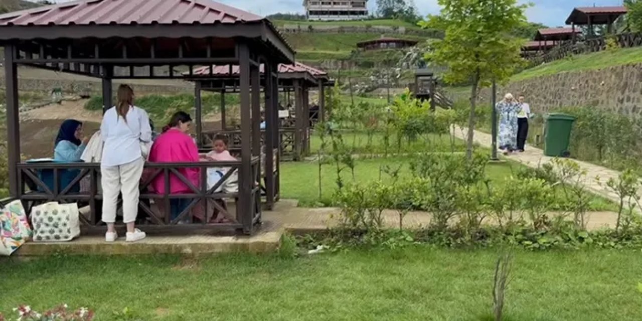 Rize’de yağmurdan kaçanlar yükseğe çıktı