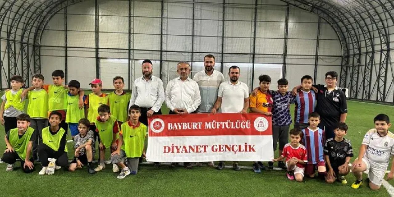 Bayburt’ta Yaz Kur’an Kursları arasında futbol turnuvası