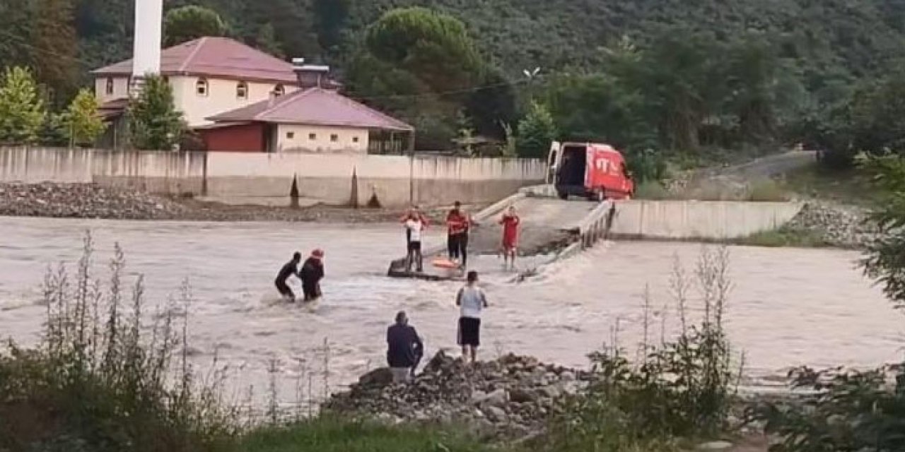 Ordu'da köprü yıkıldı! İmamın yardımına itfaiye ekipleri koştu