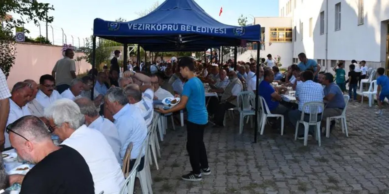 Samsun’da mezunlar bir araya geldi.