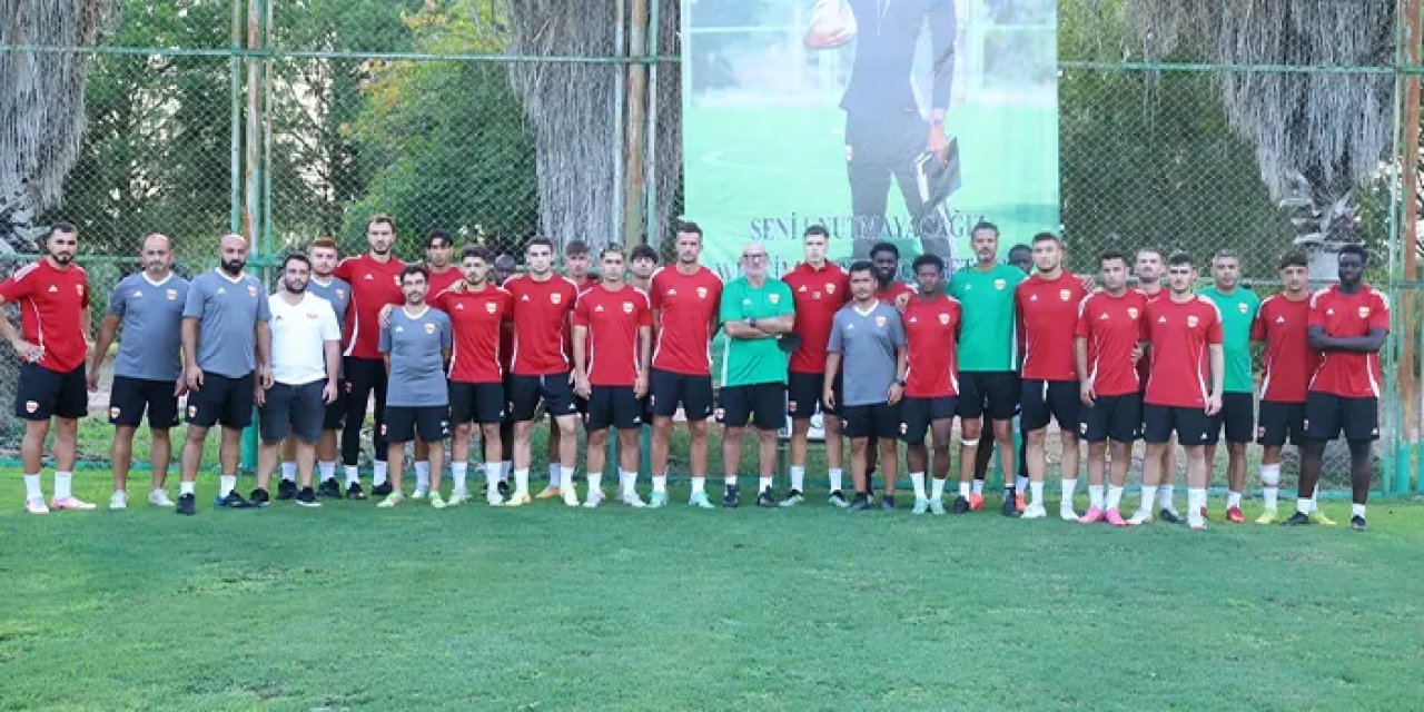 Adanaspor'da eski Trabzonsporlu futbolcu için saygı duruşu