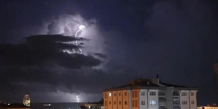 Samsun'da şimşekler görsel şölen sundu!