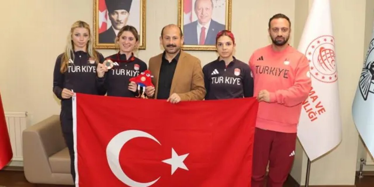 Samsun’un milli sporcuları ödüllerle döndü