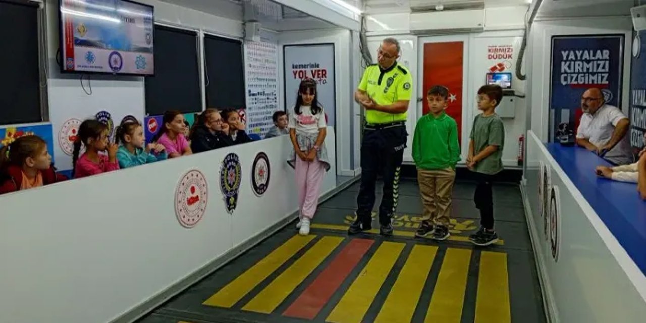 Samsun’da polislerden miniklere trafik eğitimi