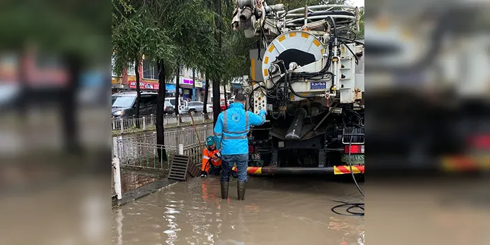 Trabzon'da kuvvetli sağanak vatandaşlara zor anlar yaşattı!