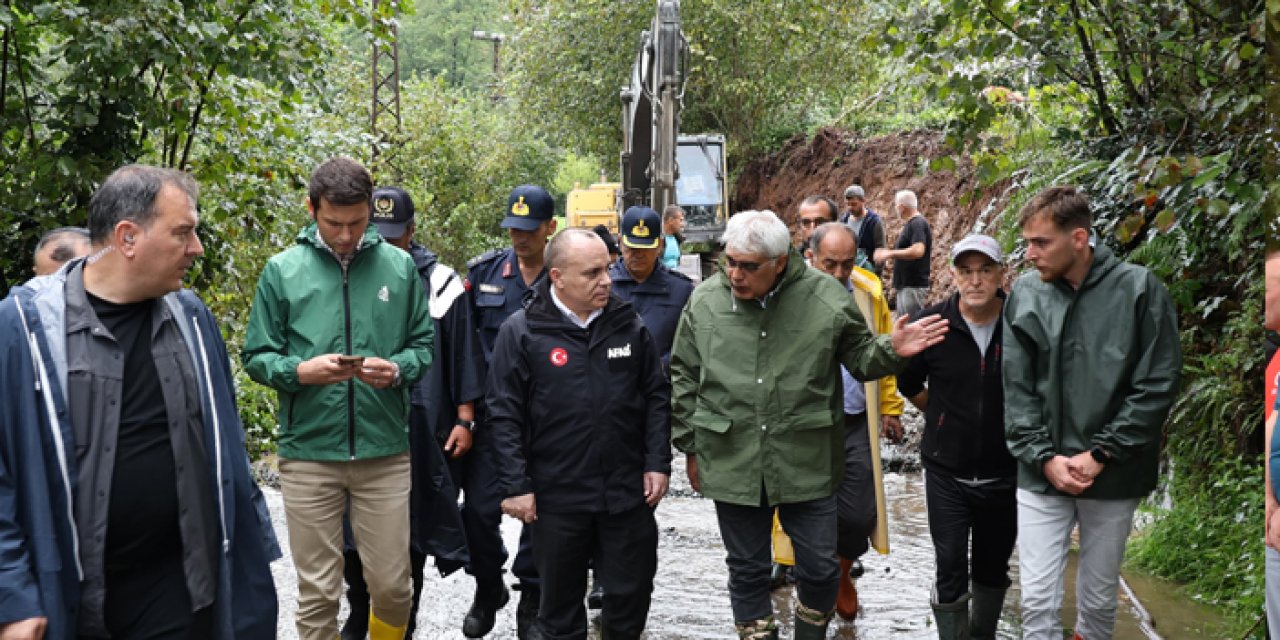 Artvin'de heyelan ve taşkınlar nedeniyle kapanan 32 köy yolu ulaşıma açıldı