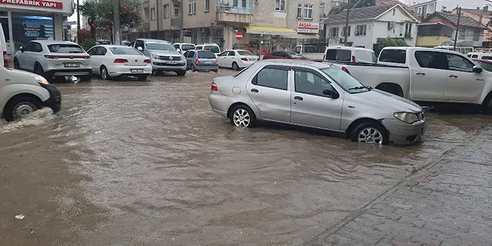 Samsun'da şiddetli sağanak hayatı durma noktasına getirdi!