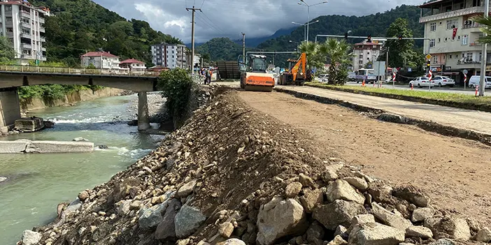 Artvin'de şiddetli yağışların bıraktığı aksaklıklar gideriliyor!