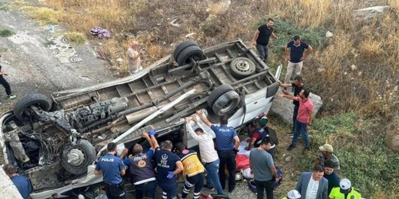 Sivas'ta fındık işçilerini taşıyan minibüs devrildi!