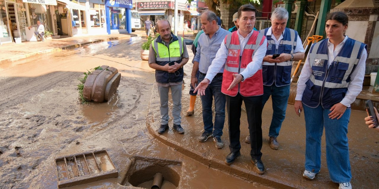 Ortahisar Belediye Başkanı Ahmet Kaya sel bölgesi Araklı'da inceleme yaptı