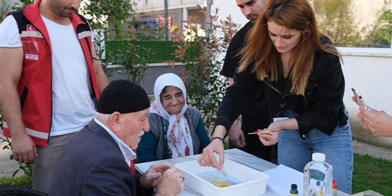 Giresun'da huzurevi sakinlerine özel sanat atölyesi: Müzik ve el sanatlarıyla keyifli anlar