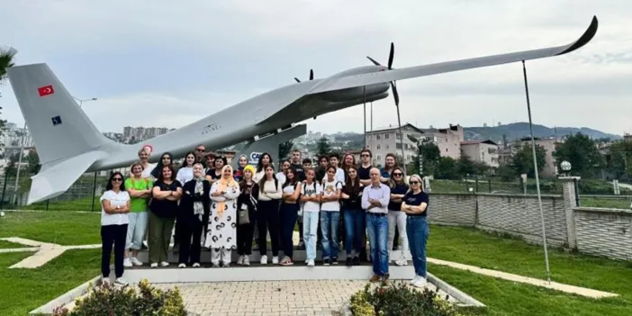 Samsun’da Avrupalı öğrencilerden Akıncı TİHA pozu!