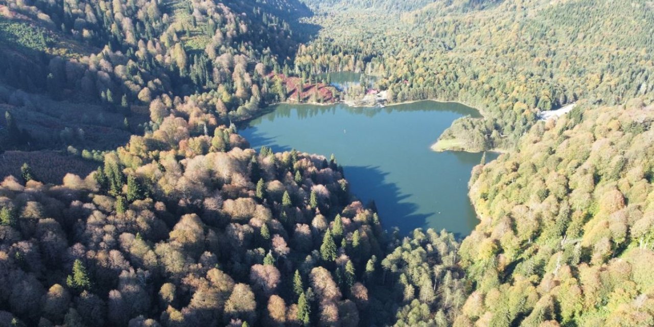 Artvin Karagöl sonbaharın renklerine büründü