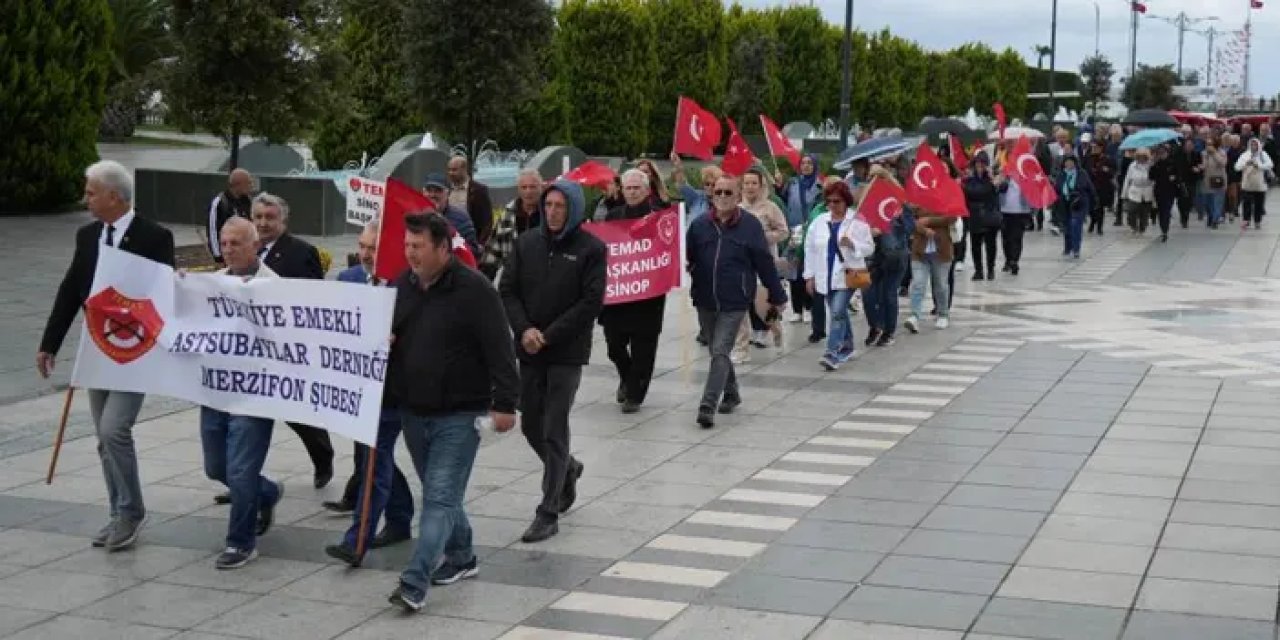 Samsun’da emekli astsubaylar yürüyüş düzenledi!