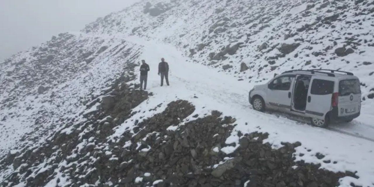 Bayburt’ta yaylalar beyazladı!