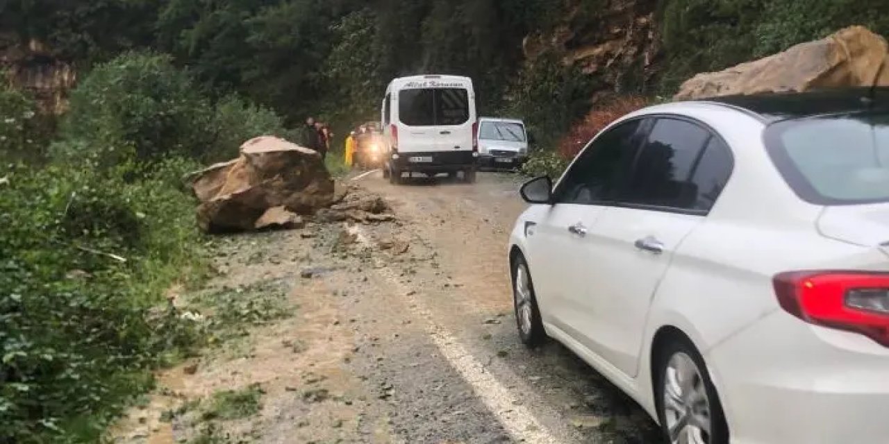 Giresun’da heyelanın kapattığı yol ulaşıma açıldı!