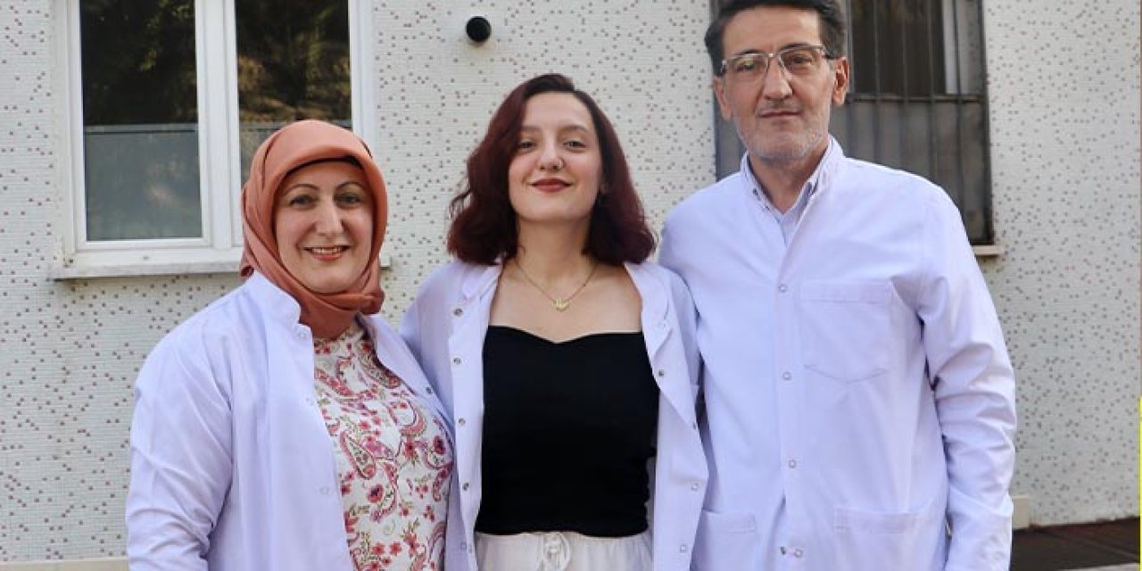 Aile boyu sağlıkçı: Hande Ceren Bektaş, anne ve babasıyla aynı hastanede göreve başladı