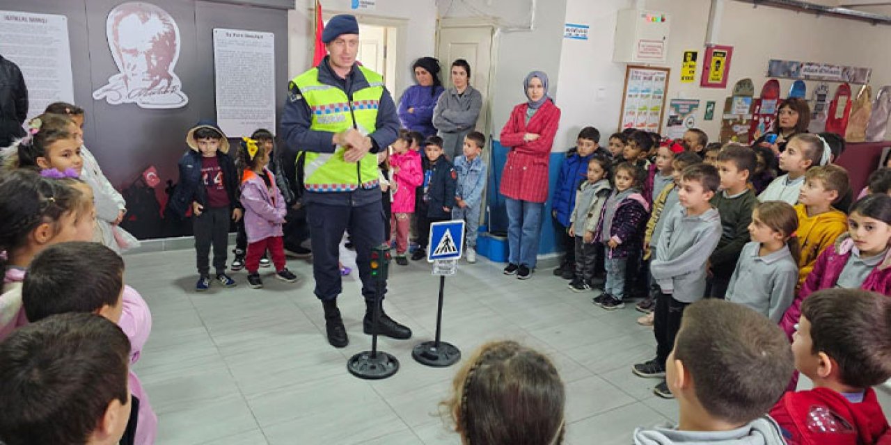 Samsun'da jandarmadan çocuklara uygulamalı trafik eğitimi