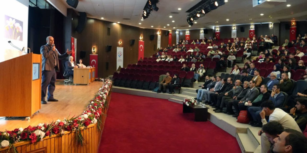 Trabzon Üniversitesi'nde "Yapay Zeka" paneli: Gelecek masaya yatırıldı