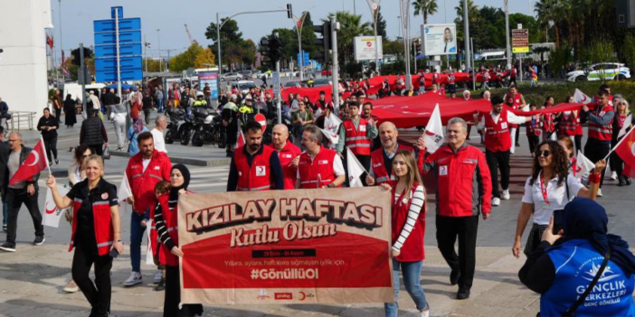 Türk Kızılay Samsun’da Kızılay Haftası’na özel yürüyüşü düzenledi