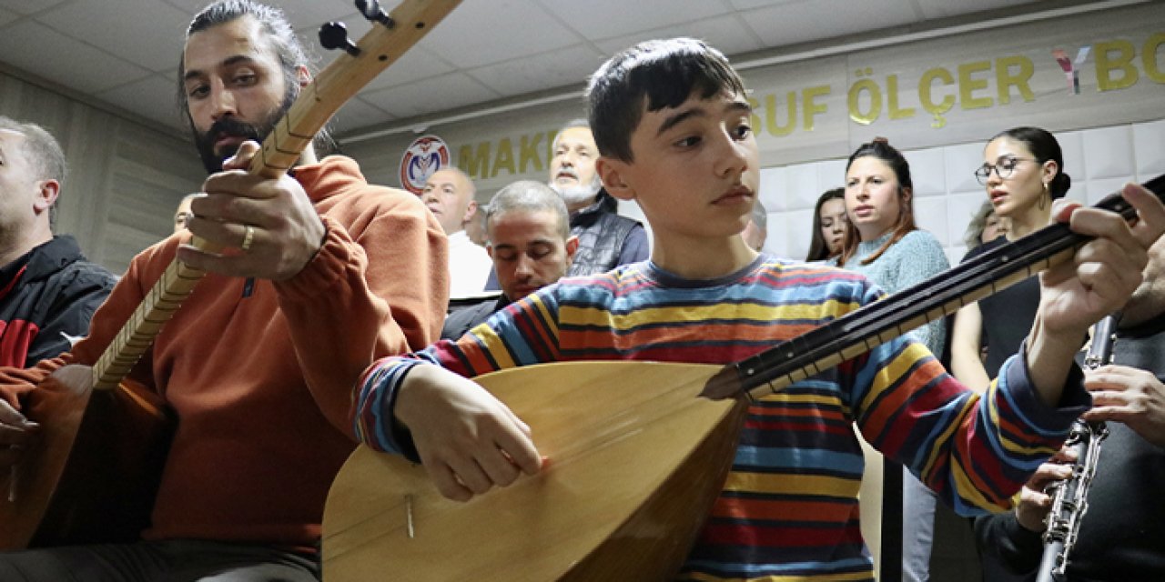 Samsun'da 7’den 70’e Türk Halk Müziği korosu ilk konserine hazırlanıyor