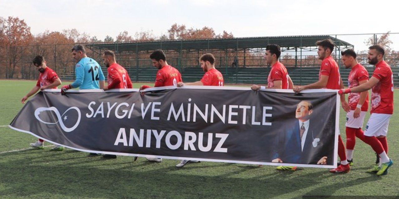 Samsun'da Havza Belediyesporlu futbolculardan Atatürk pankartı