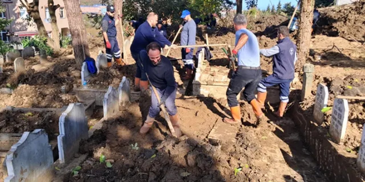 Trabzon’da mezarlıklardaki hasarlar giderildi! Yeniden defnedildiler