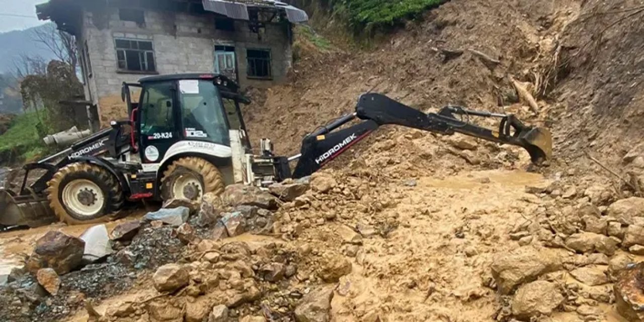 Rize'yi sağanak vurdu! 21 köy yolunda heyelan