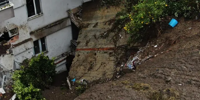 Rizeli profesörden heyelan açıklaması! “Deprem titreşimleri heyelana neden oluyor”