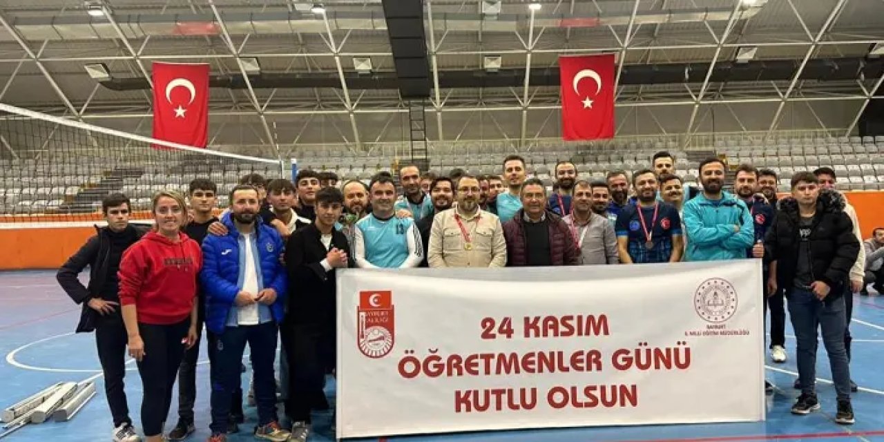 Bayburt Anadolu İmam Hatip Lisesi voleybol turnuvasında şampiyon