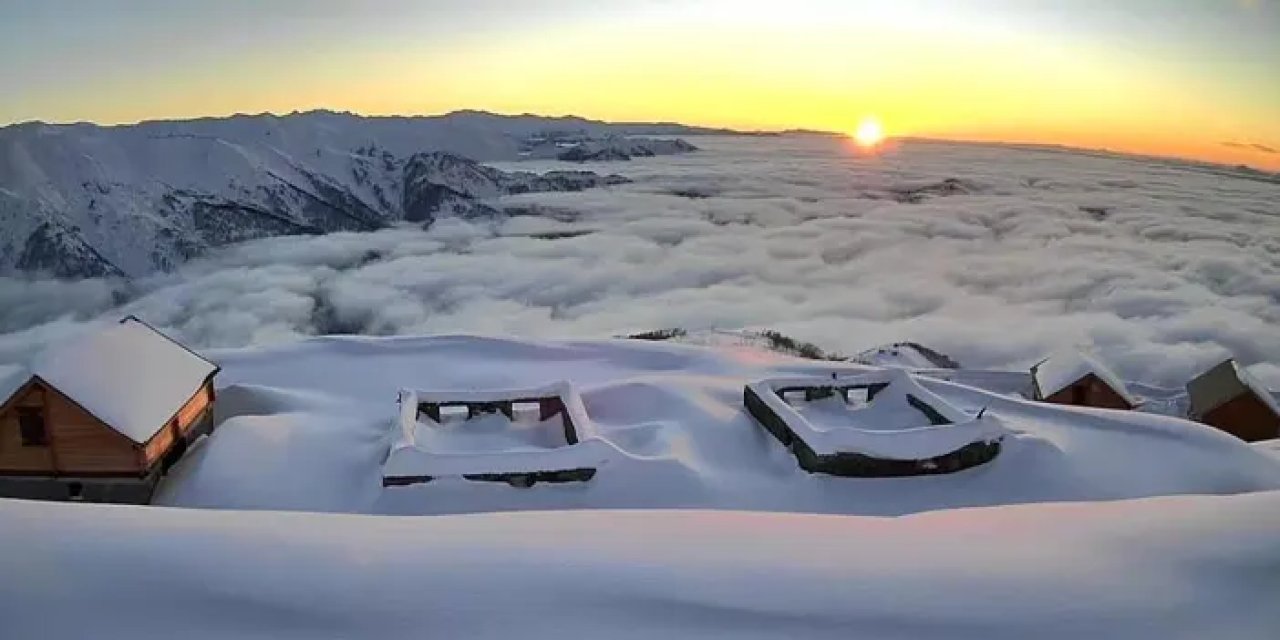 Rize’de Büyük Yayla’dan kar manzaraları büyüledi!