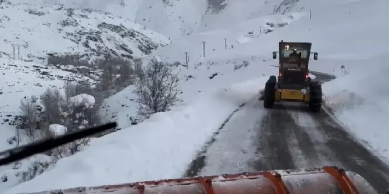 Bayburt’ta Turuncu Kaplanlar karlı yollar bir bir açıyor!