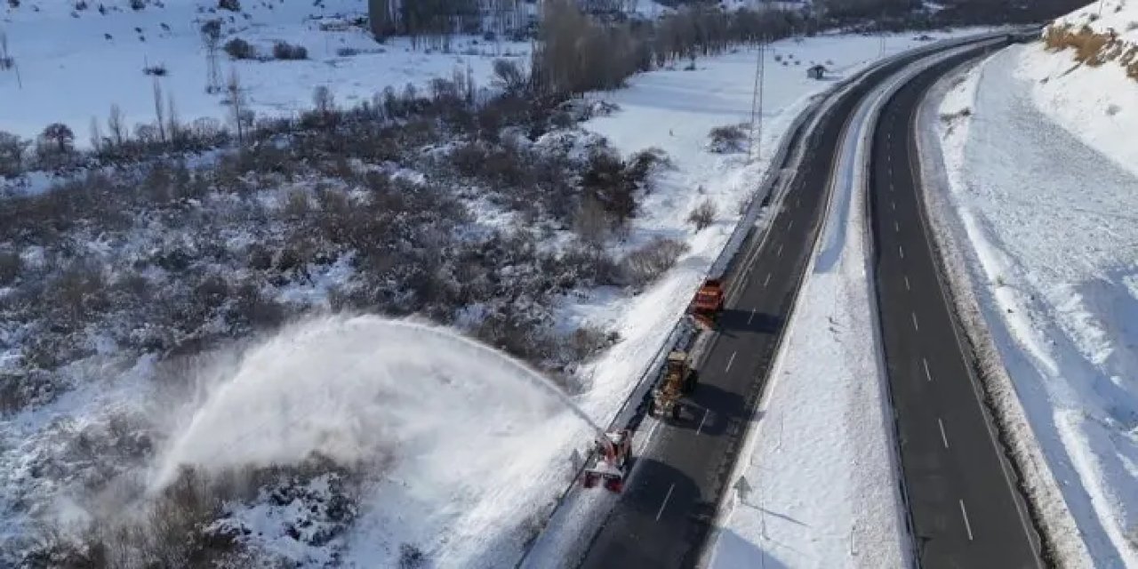 Bayburt’ta karla mücadele! Ekipler gece gündüz çalışıyor