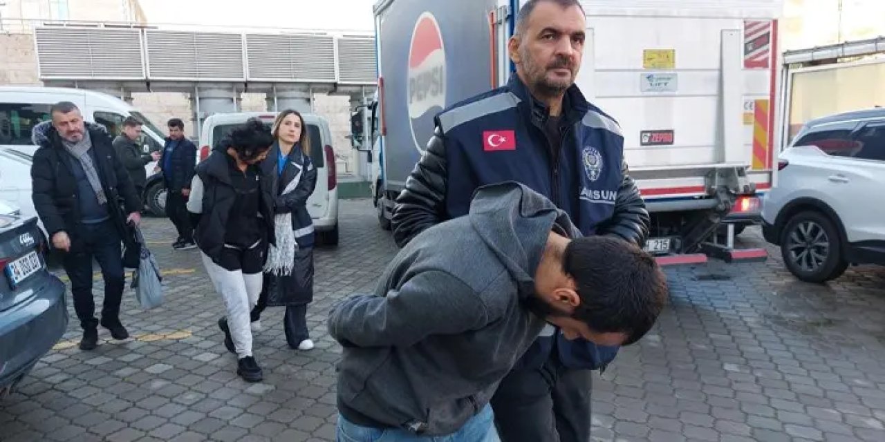 Samsun’da takip ettikleri kadının boynundaki altını çaldılar!