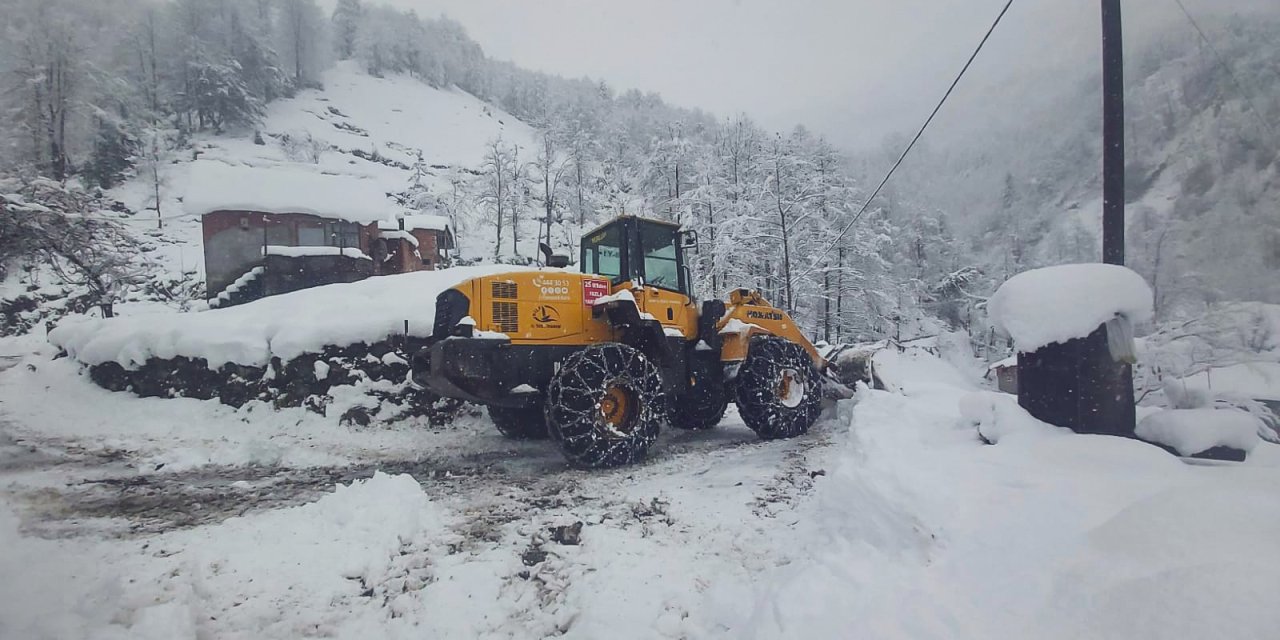 Rize'de 14 köy yolu ulaşıma kapandı