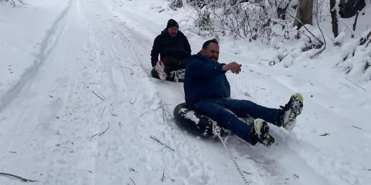 Artvin’de şambrel ile kayak eğlencesi! “Kar yağışını fırsata çevirdik”