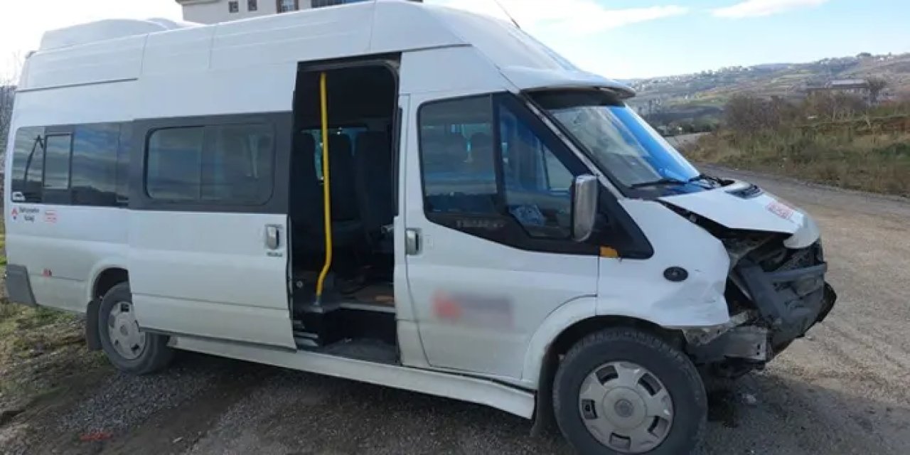 Samsun’da servis ve otomobil çarpıştı! Çok sayıda öğrenci yaralandı