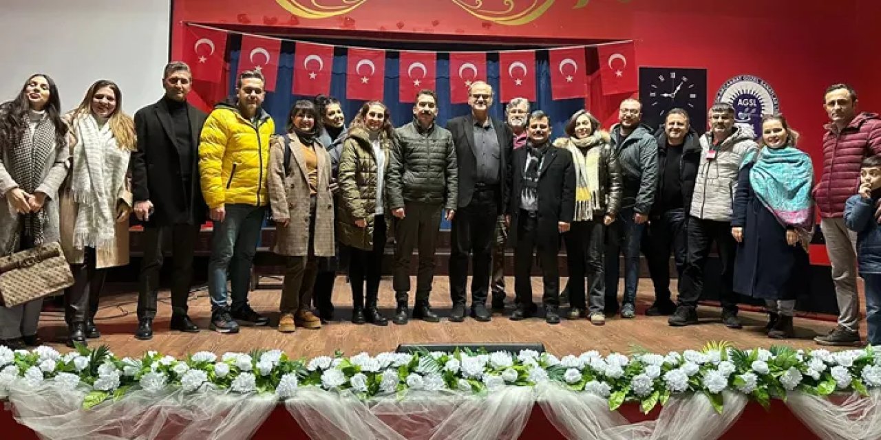 Trabzon’da bağlama sanatçısı Çetin Akdeniz öğrencilerle bir araya geldi!