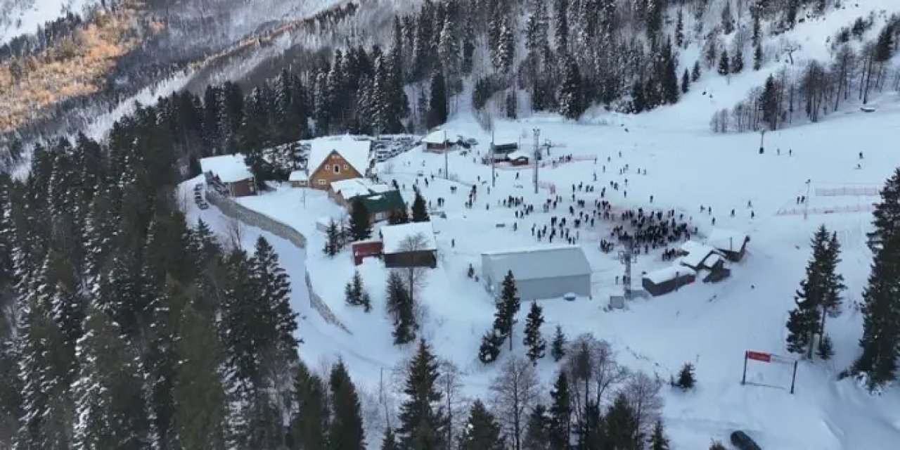 Artvin’de Geleneksel Kar Şenliği coşku içinde kutlandı