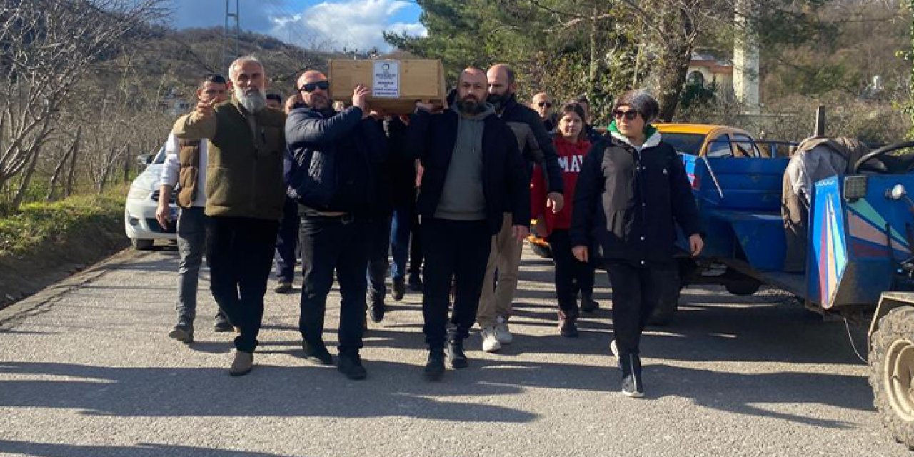 Samsun’da kızının erkek arkadaşı tarafından öldürülen anne toprağa verildi!