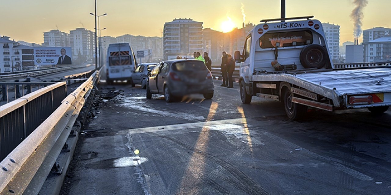 Kırıkkale'de 3 araçlı feci kaza: 6 yaralı var