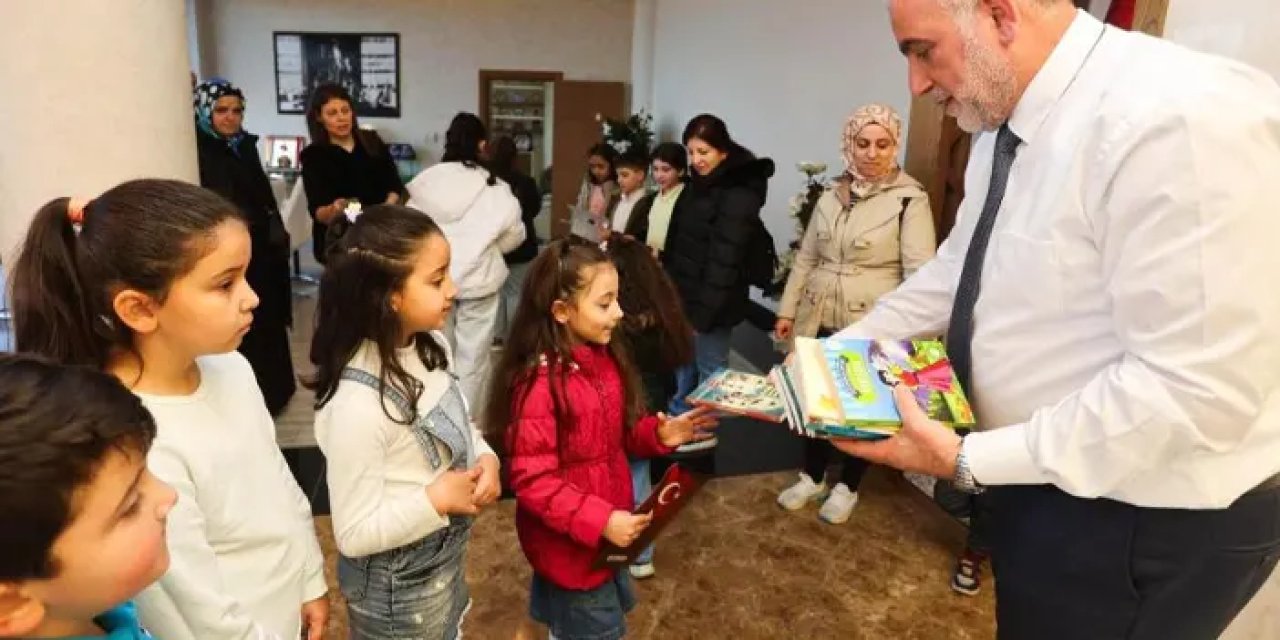 Samsun Canik’te karnesini alan öğrenciye hediyeler verildi