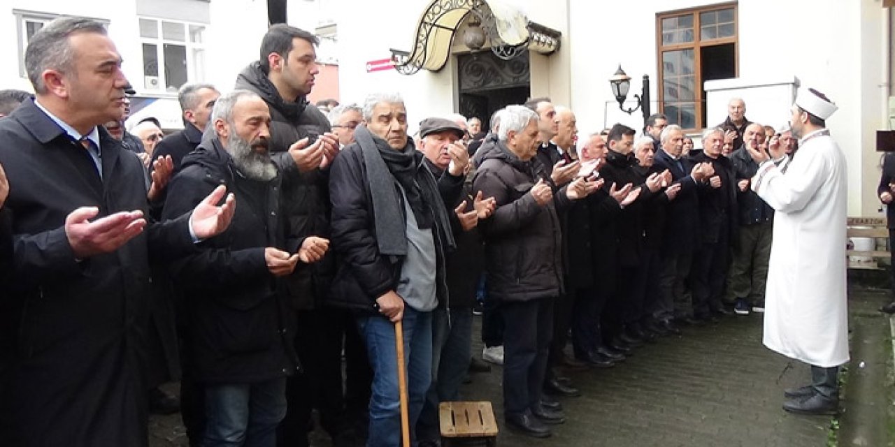 Trabzon Şalpazarı’nın ilk kadın siyasi ilçe başkanı Şennaz Yılmaz son yolculuğuna uğurlandı!