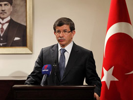 Davutoğlu salonu terk etti