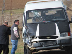 Samsun Vezirköprü'de 2 minibüs çarpıştı. 3 yaralı. 21 Aralık 2012