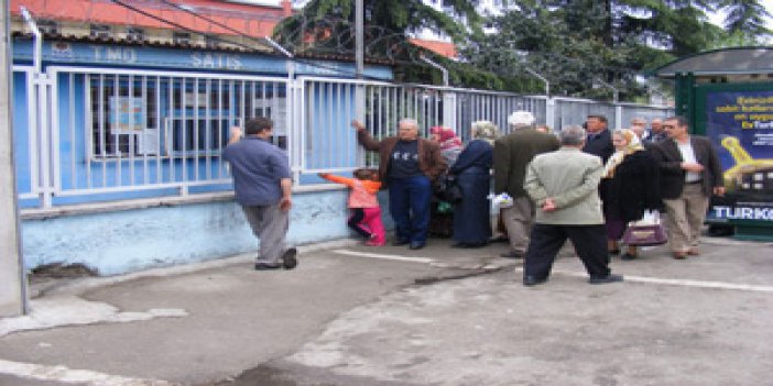 Trabzon'da pirinç kuyruğu