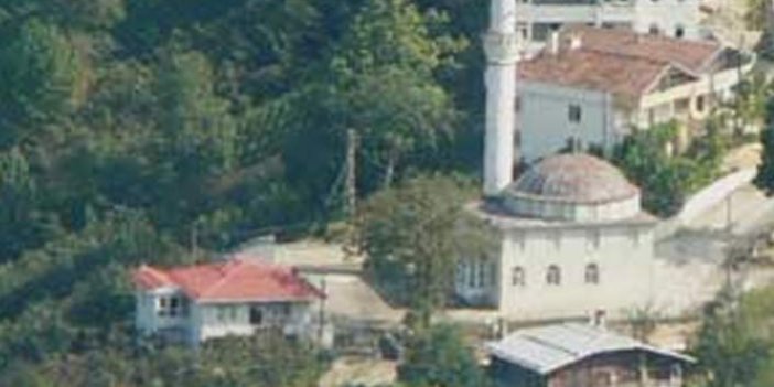 Yıldırım minareye isabet etti