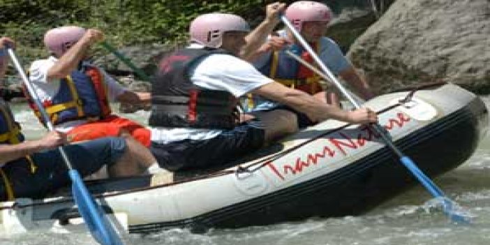 Okutan, rafting yarışına katıldı